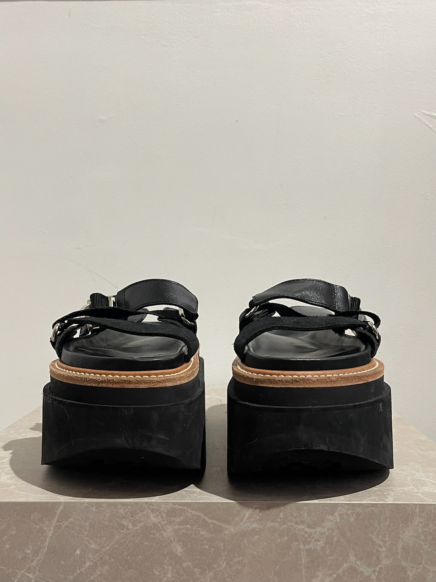 Sandales Sacai noires T.38