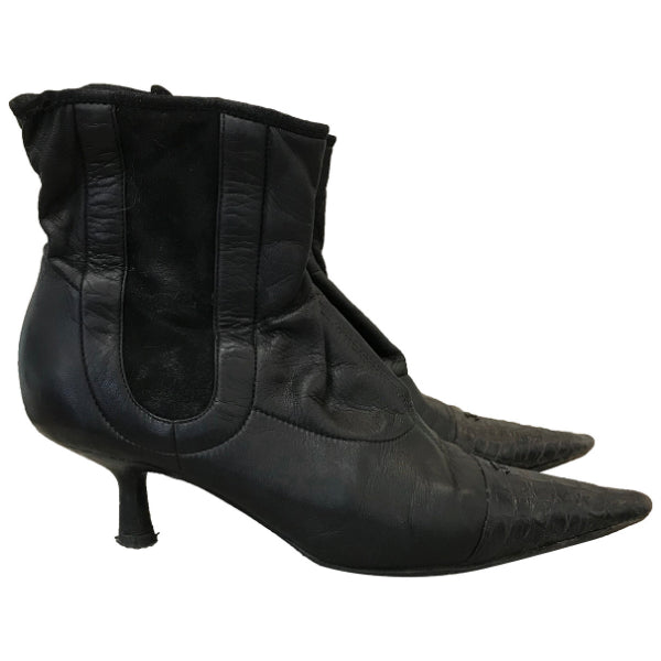 Boots Chanel noires T.37