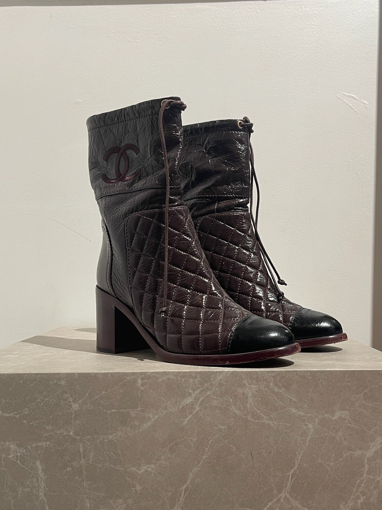 Bottines Chanel bordeaux T.36