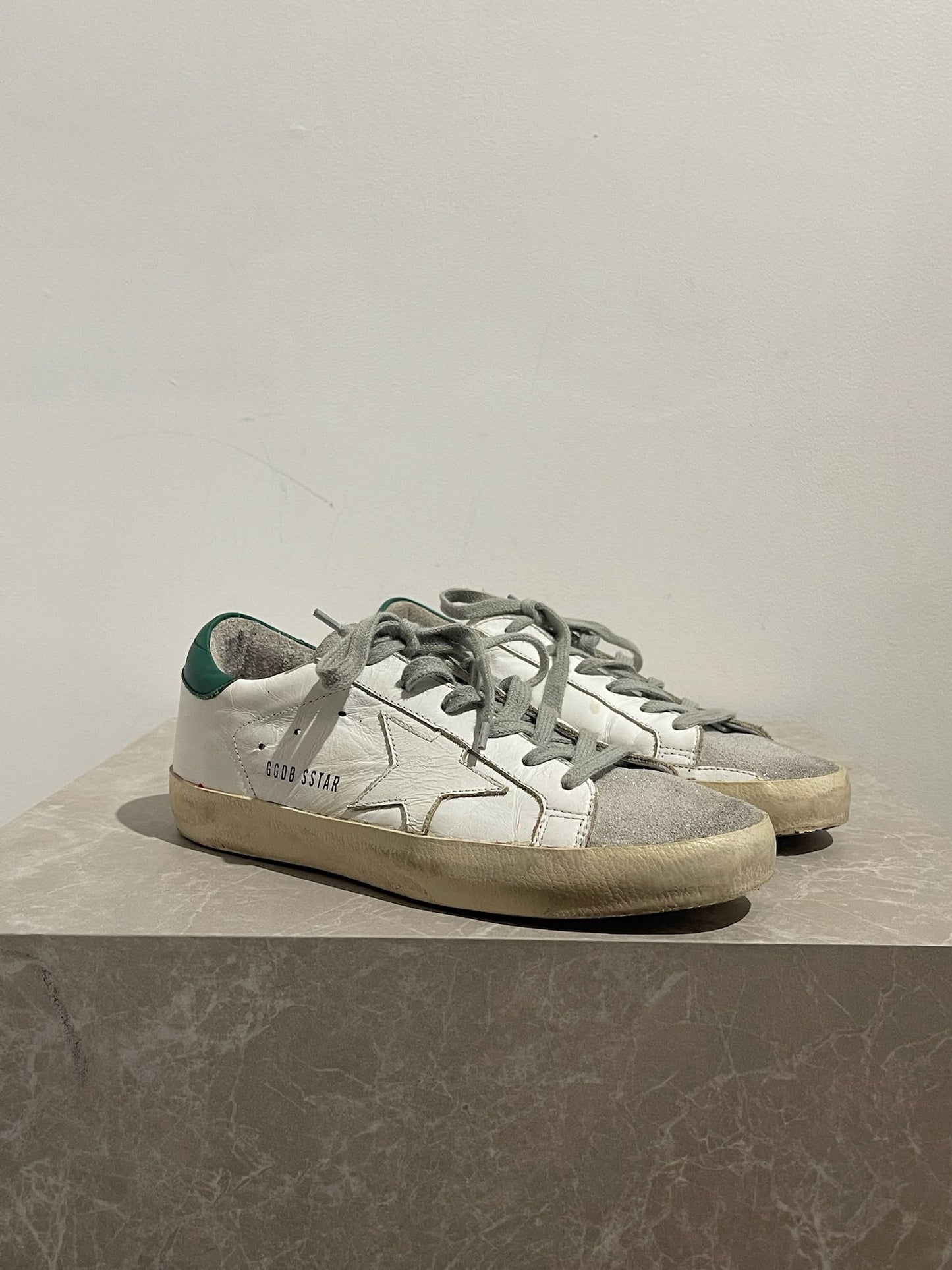 Baskets Golden Goose blanches T.37