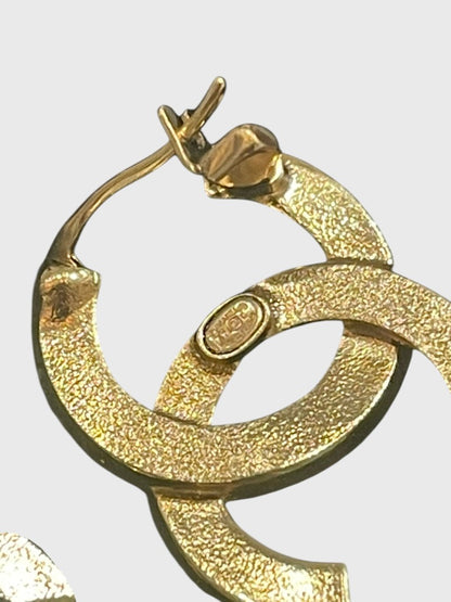 Boucles d'oreilles Chanel CC noires