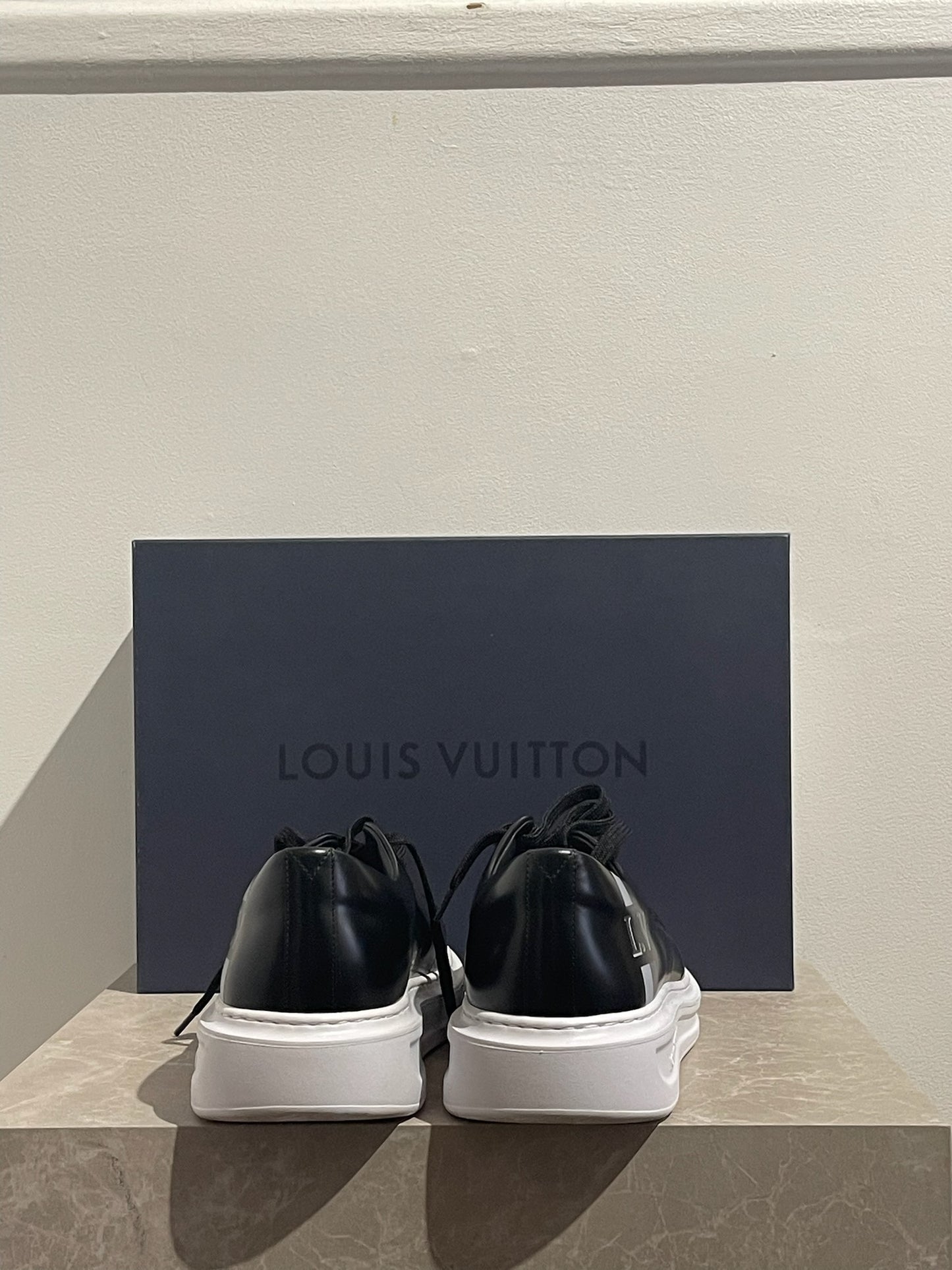 Baskets Louis Vuitton noires T.43 NEUVES