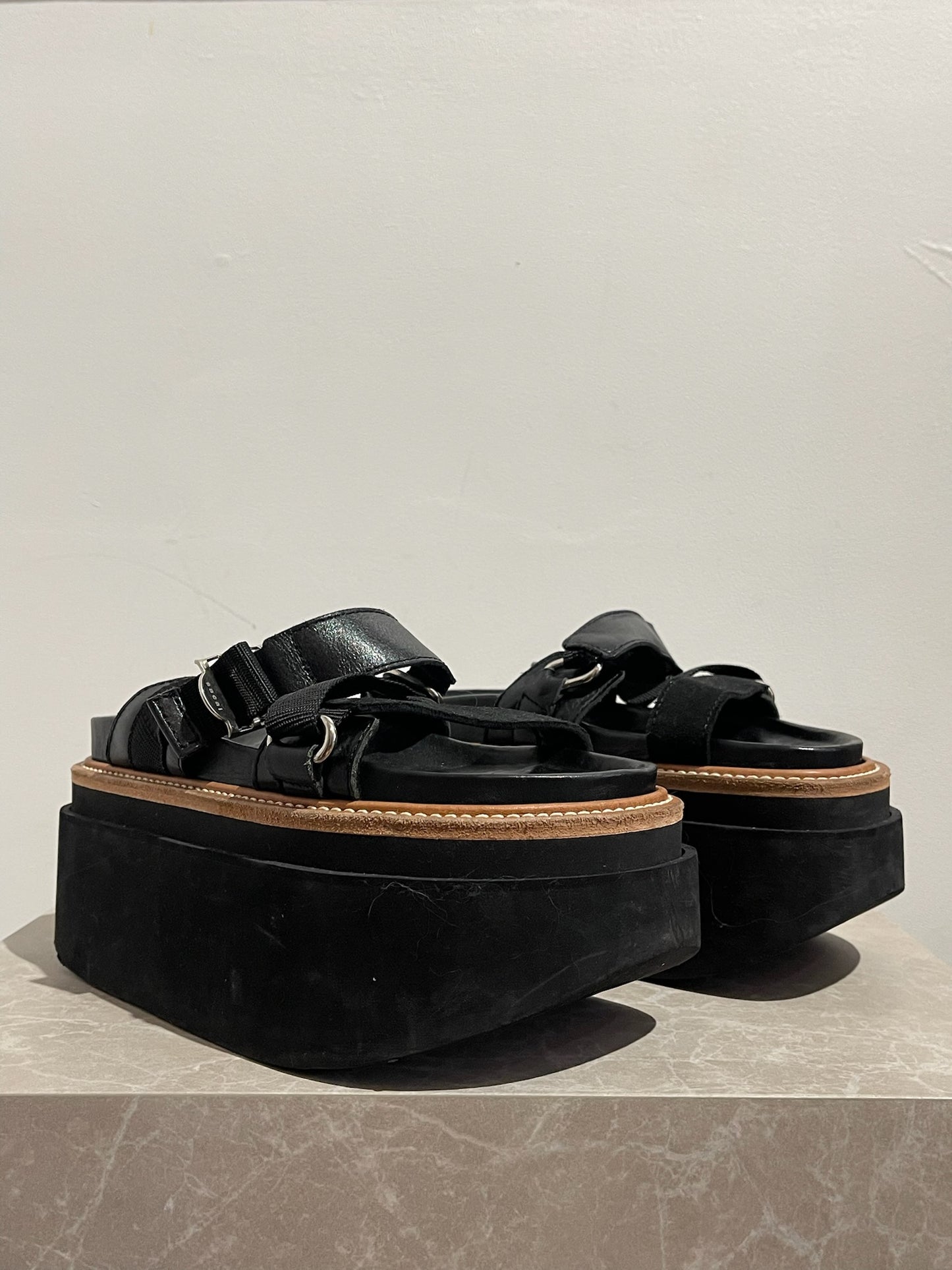 Sandales Sacai noires T.38