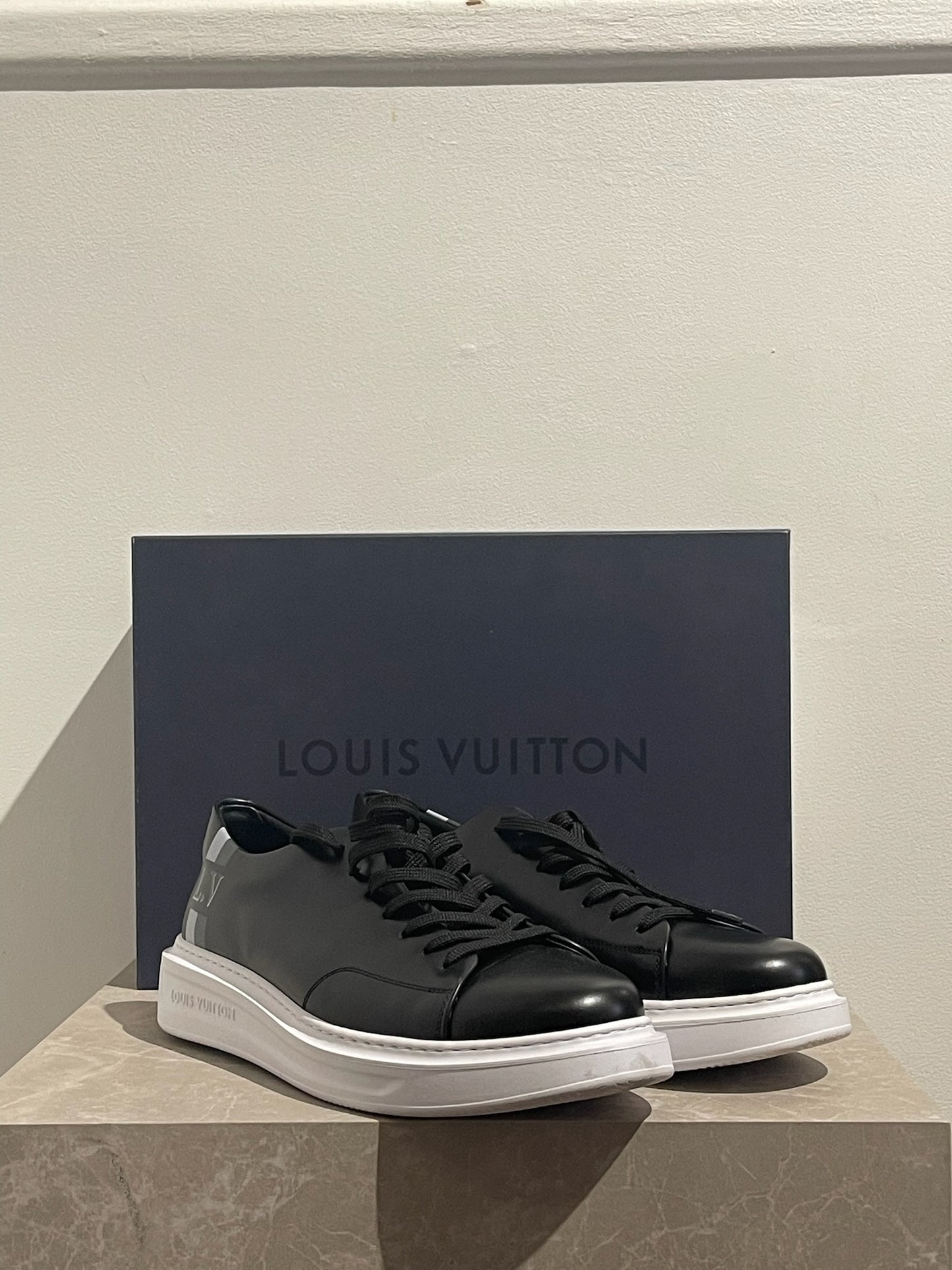 Baskets Louis Vuitton noires T.43 NEUVES