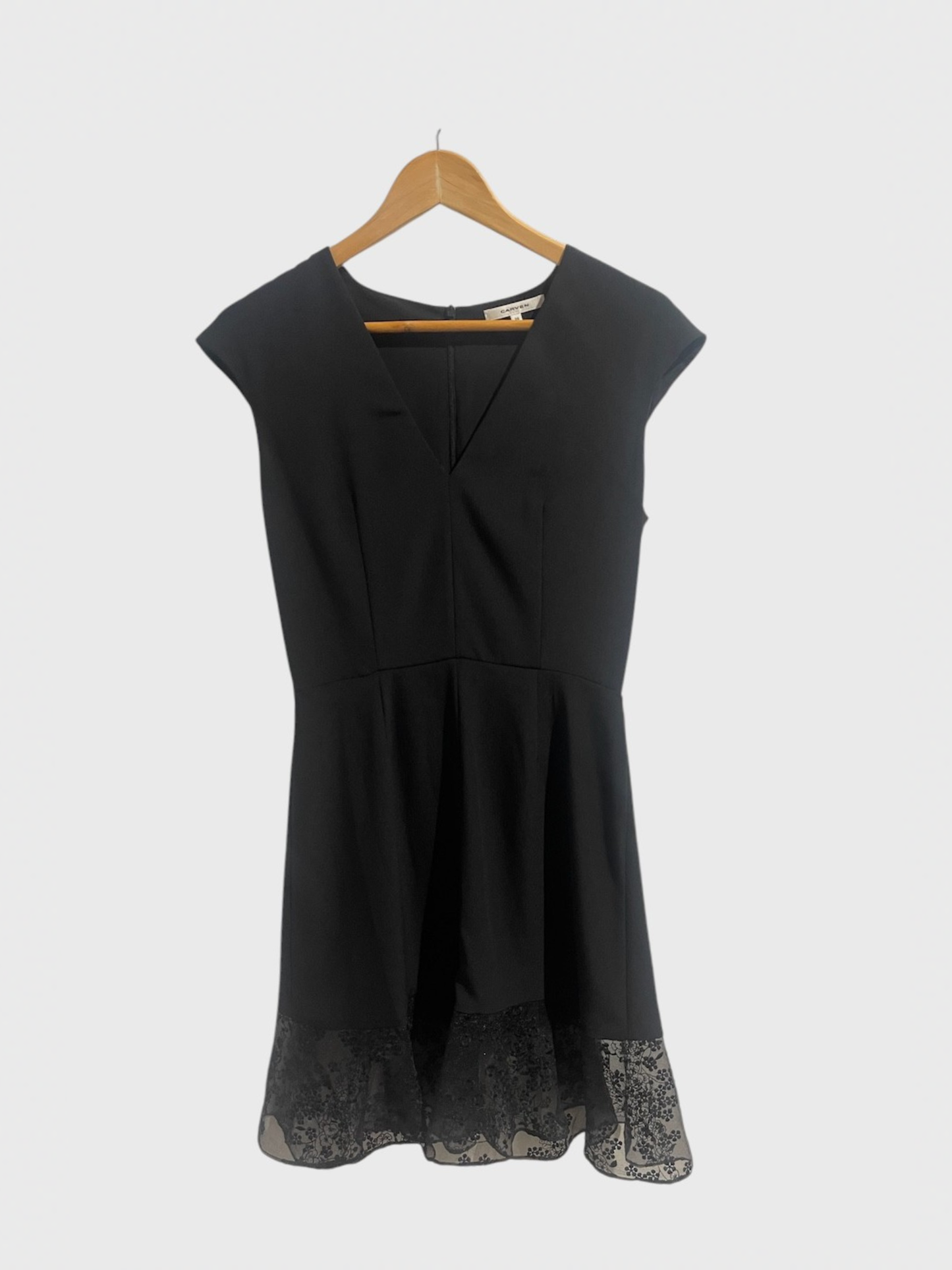 Robe Carven noire T.38