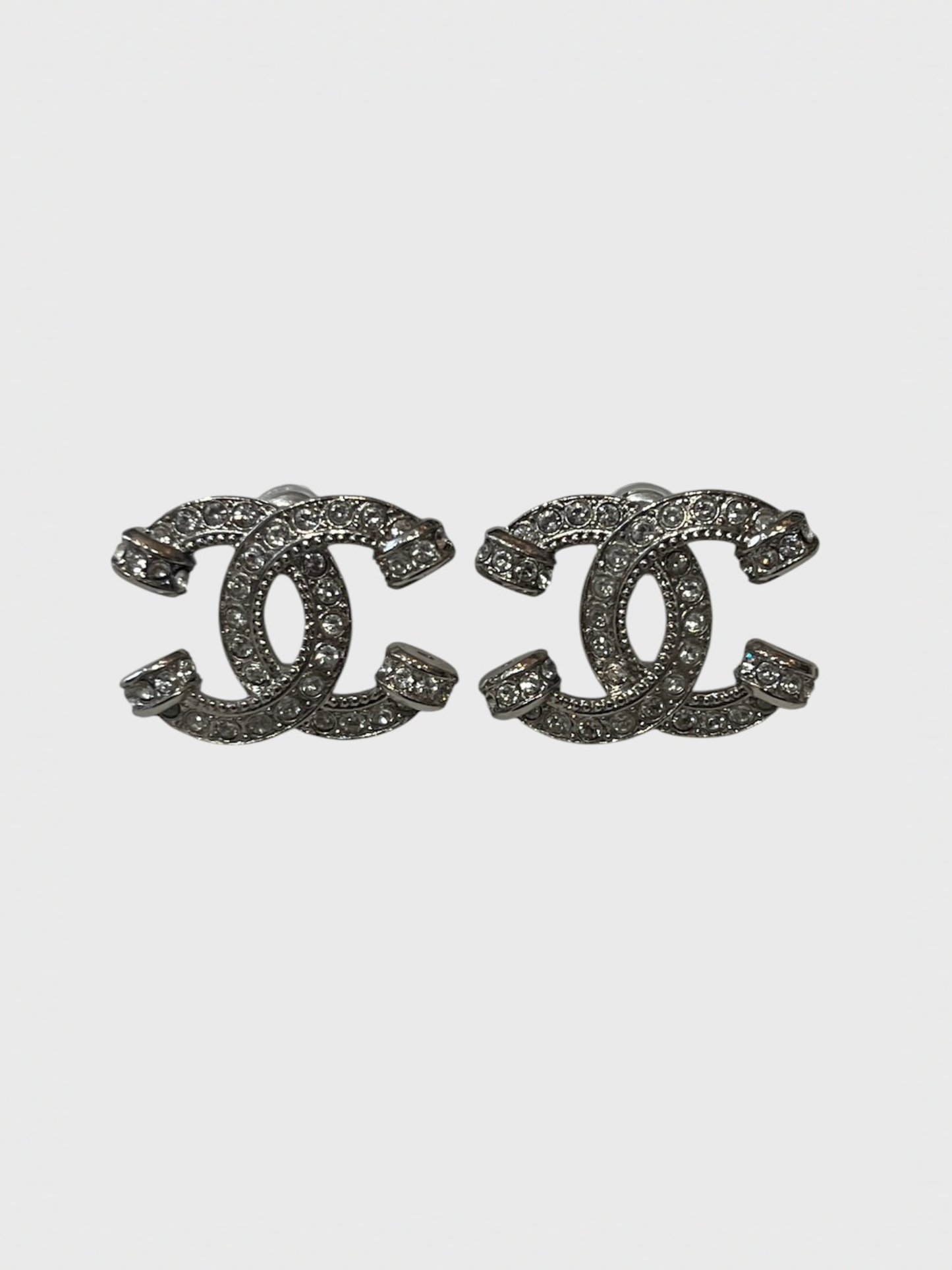 Boucles d'oreilles Chanel CC argents