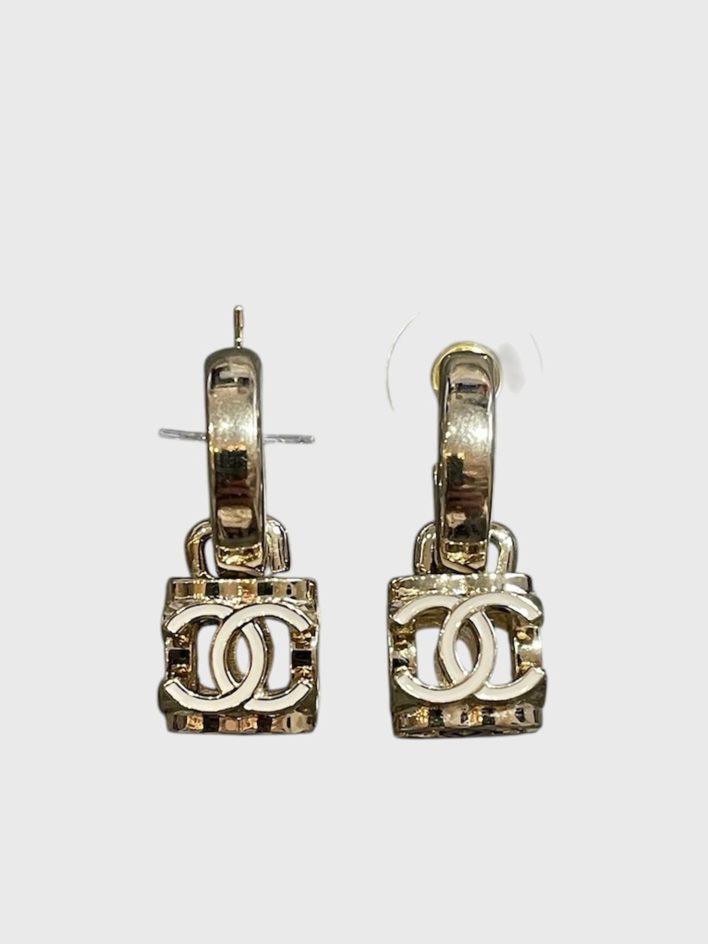 Boucles d'oreilles Chanel créoles cube