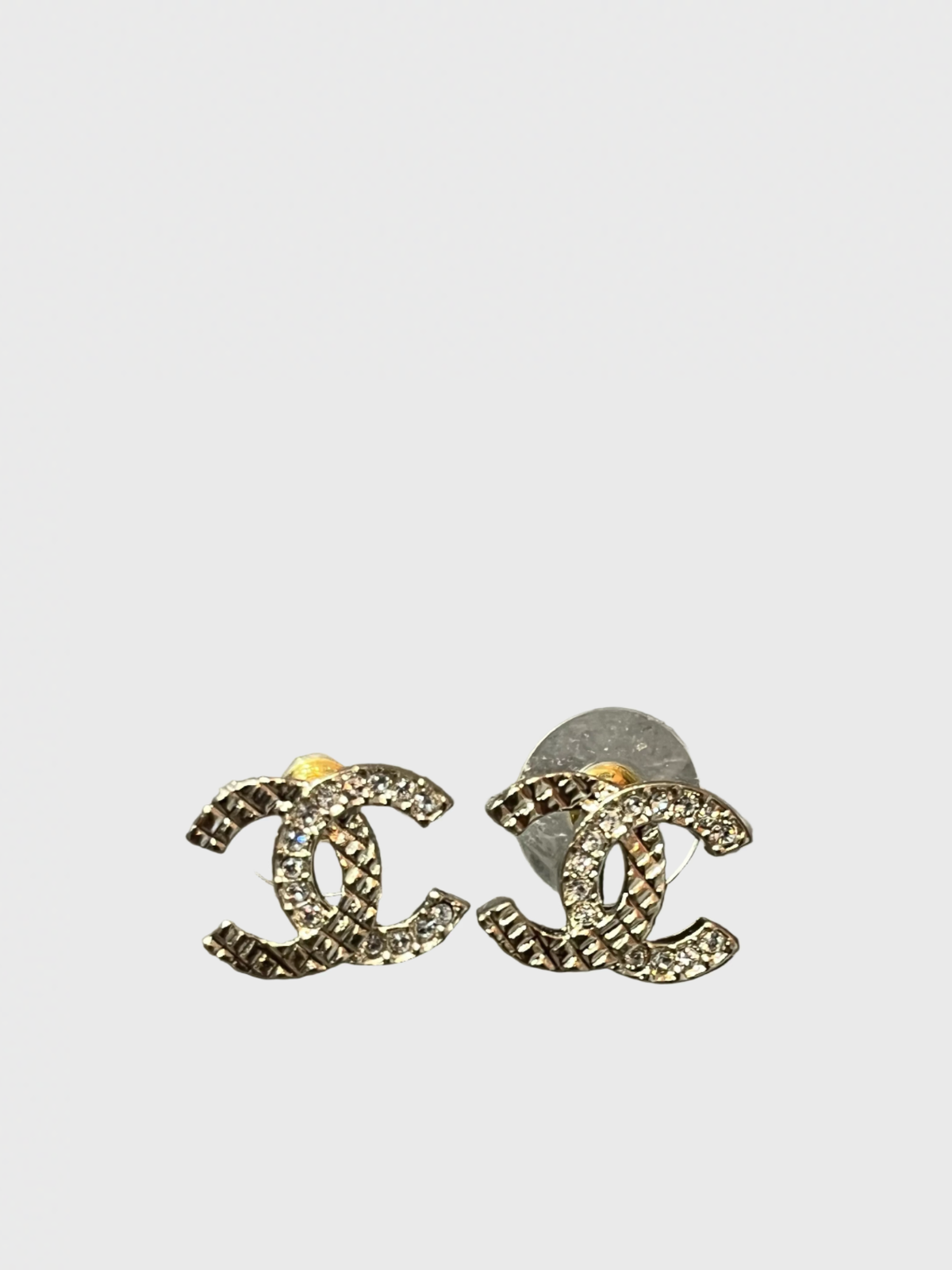 Boucles d'oreilles Chanel CC doré matelassé