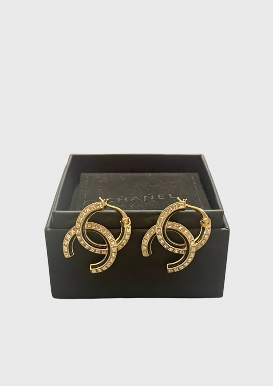 Boucles d'oreilles Chanel CC noires