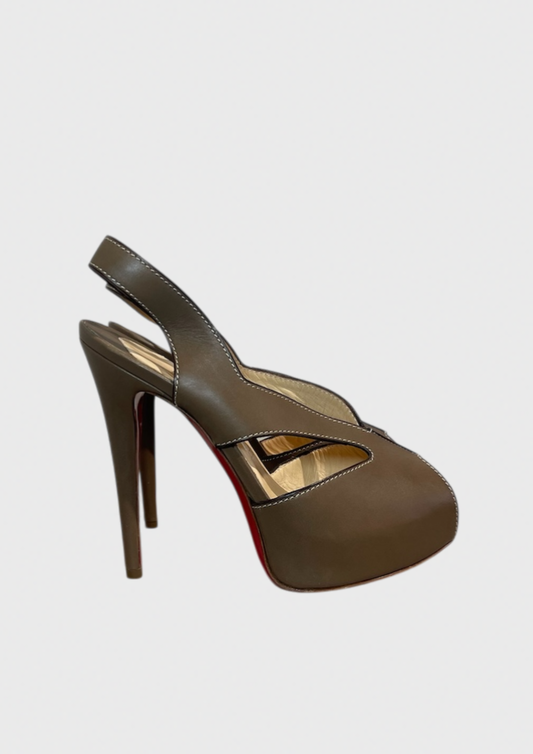 Escarpins Christian Louboutin camel T.37