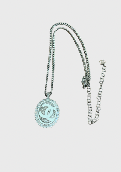 Sautoir Chanel CC argenté