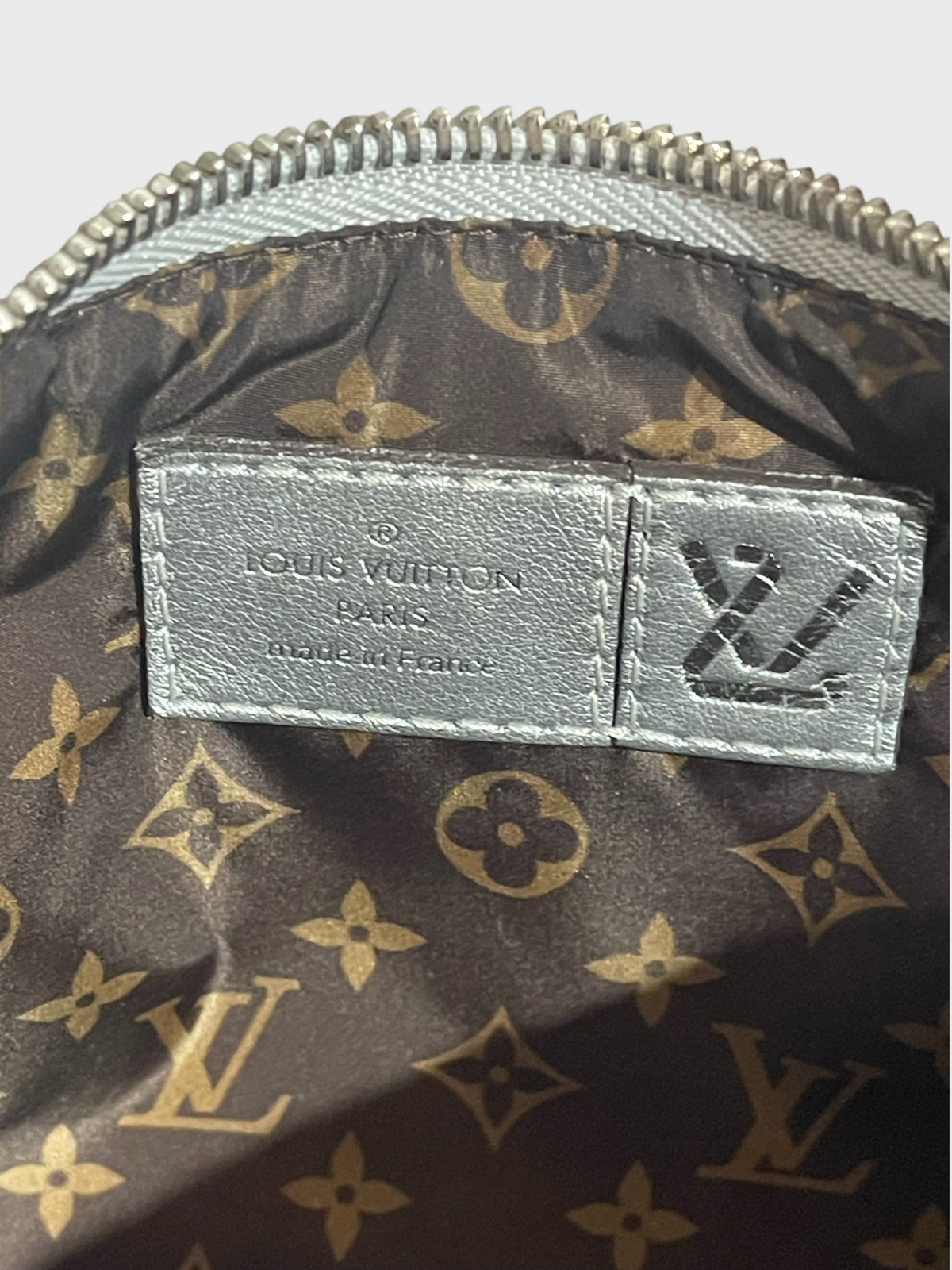 Pochette Louis Vuitton argent