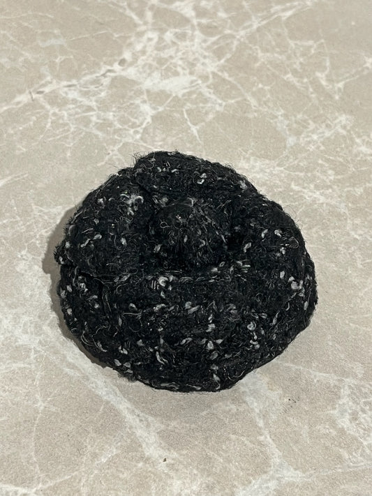 Broche Chanel Camélia noire