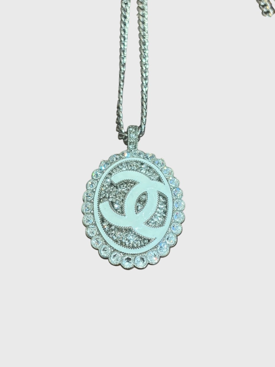 Sautoir Chanel CC argenté