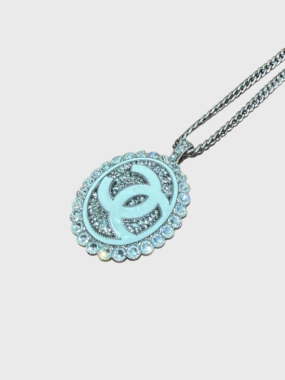 Sautoir Chanel CC argenté