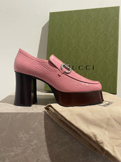 Mocassins Gucci roses T.41 NEUFS