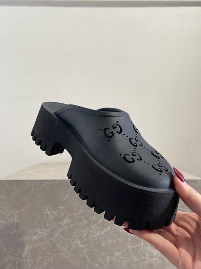 Mules Gucci noirs T.36