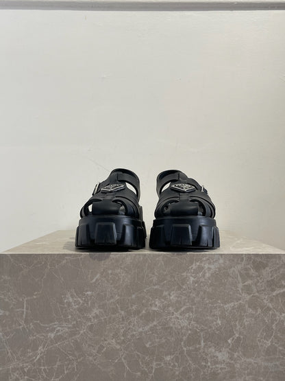 Sandales Prada noires T.36