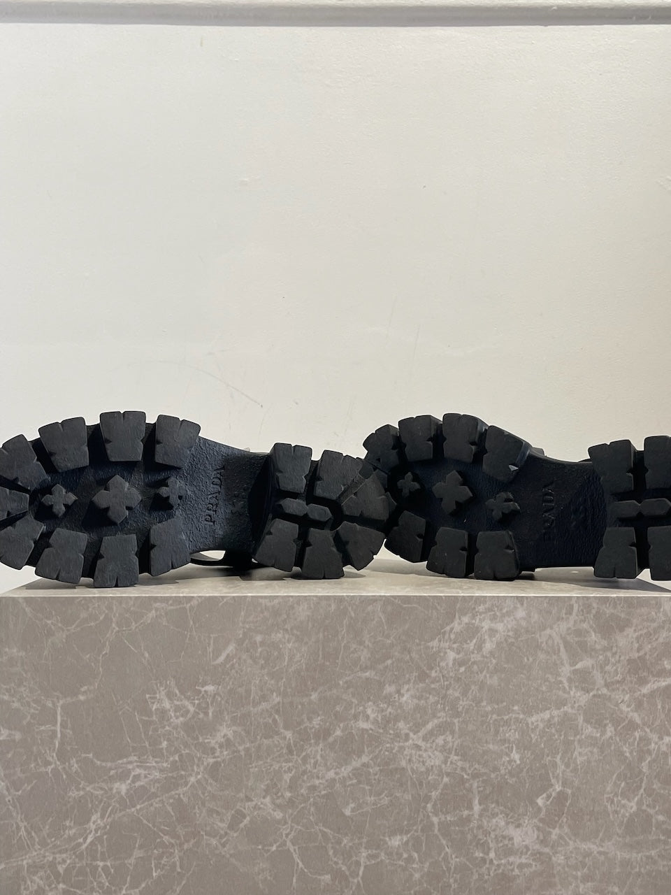 Sandales Prada noires T.36