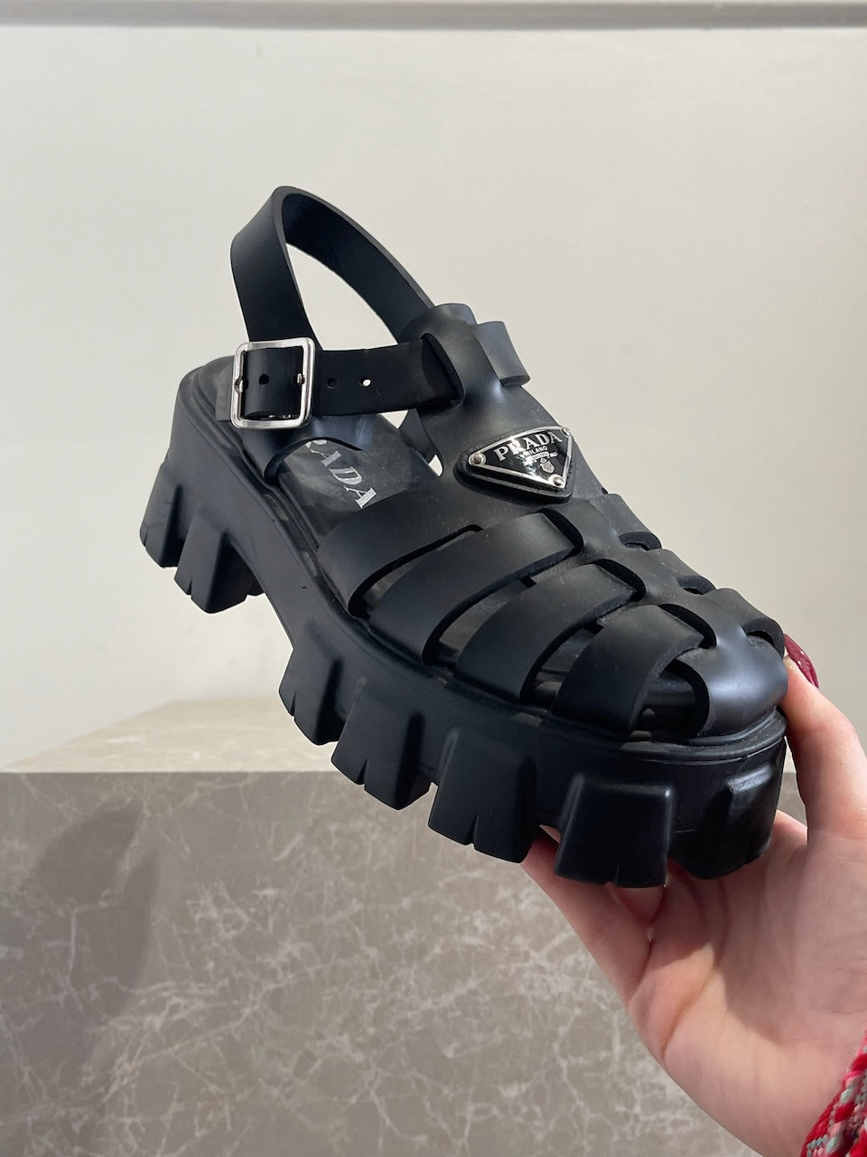 Sandales Prada noires T.36