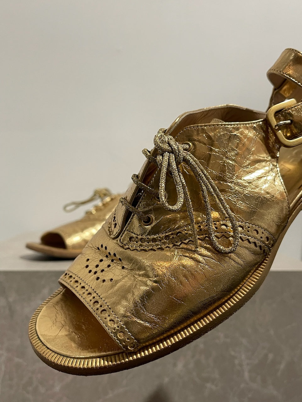 Sandales Chanel dorées T.37