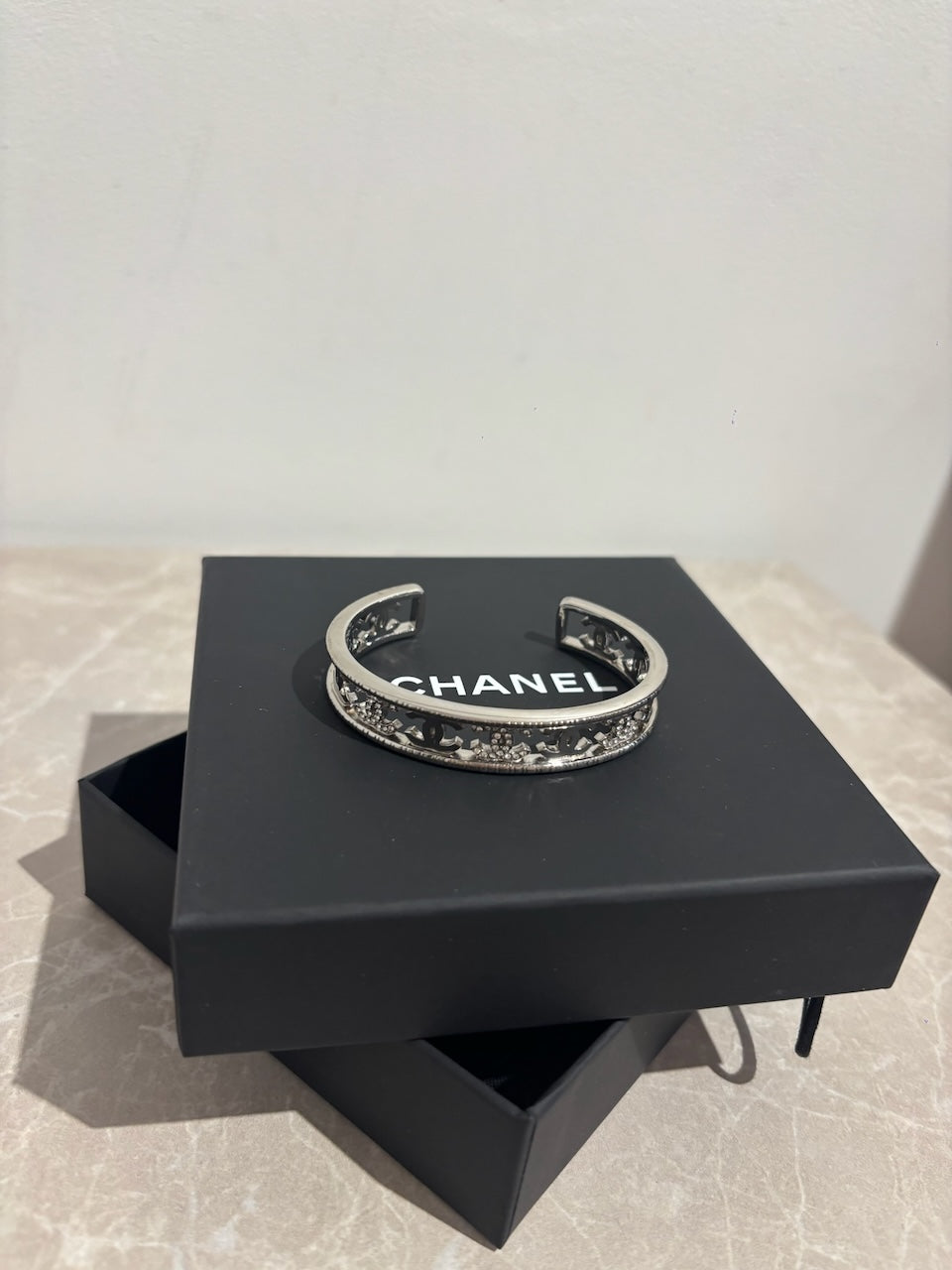 Bracelet Chanel jonc argent