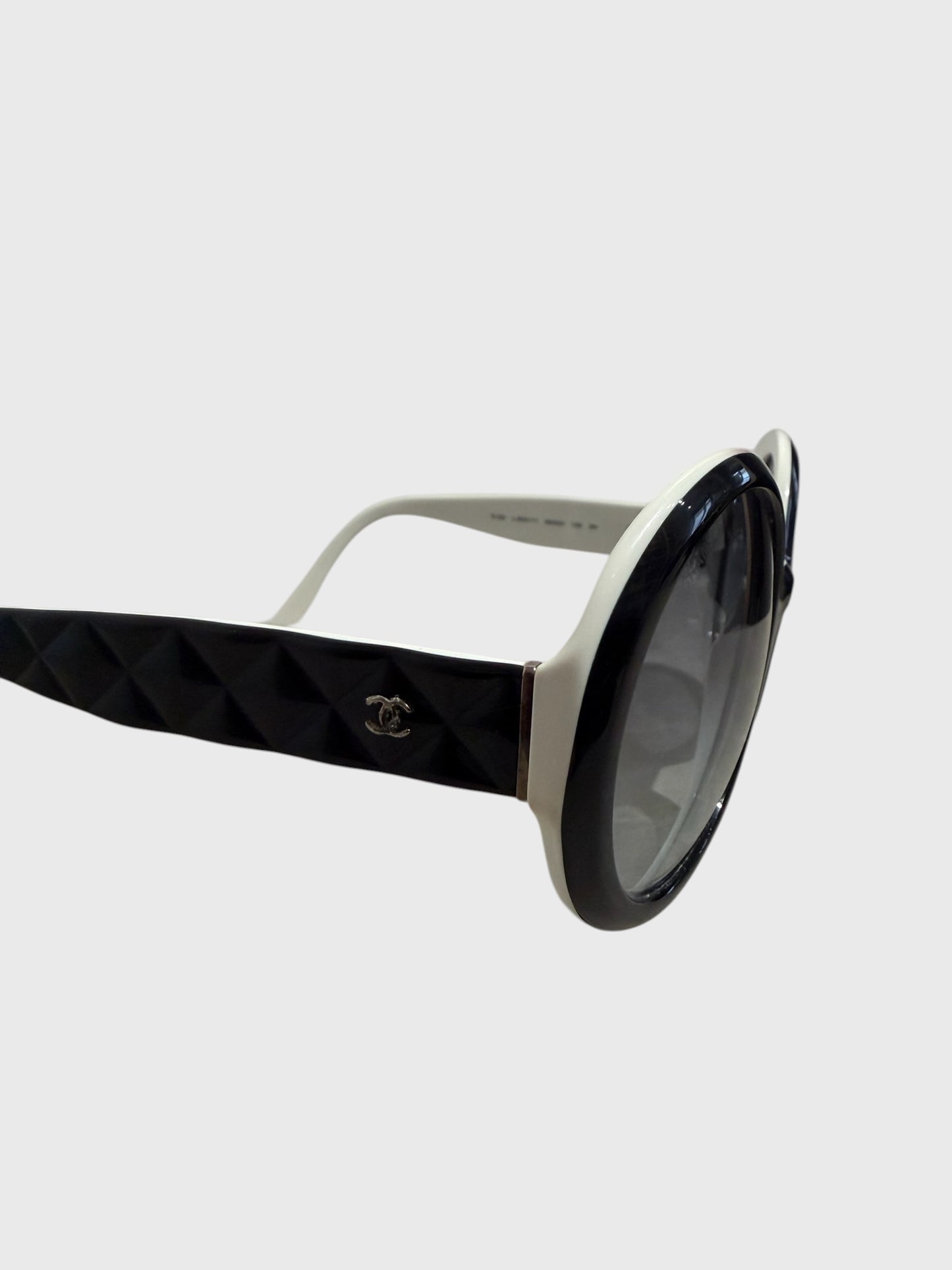 Lunettes de soleil Chanel noires