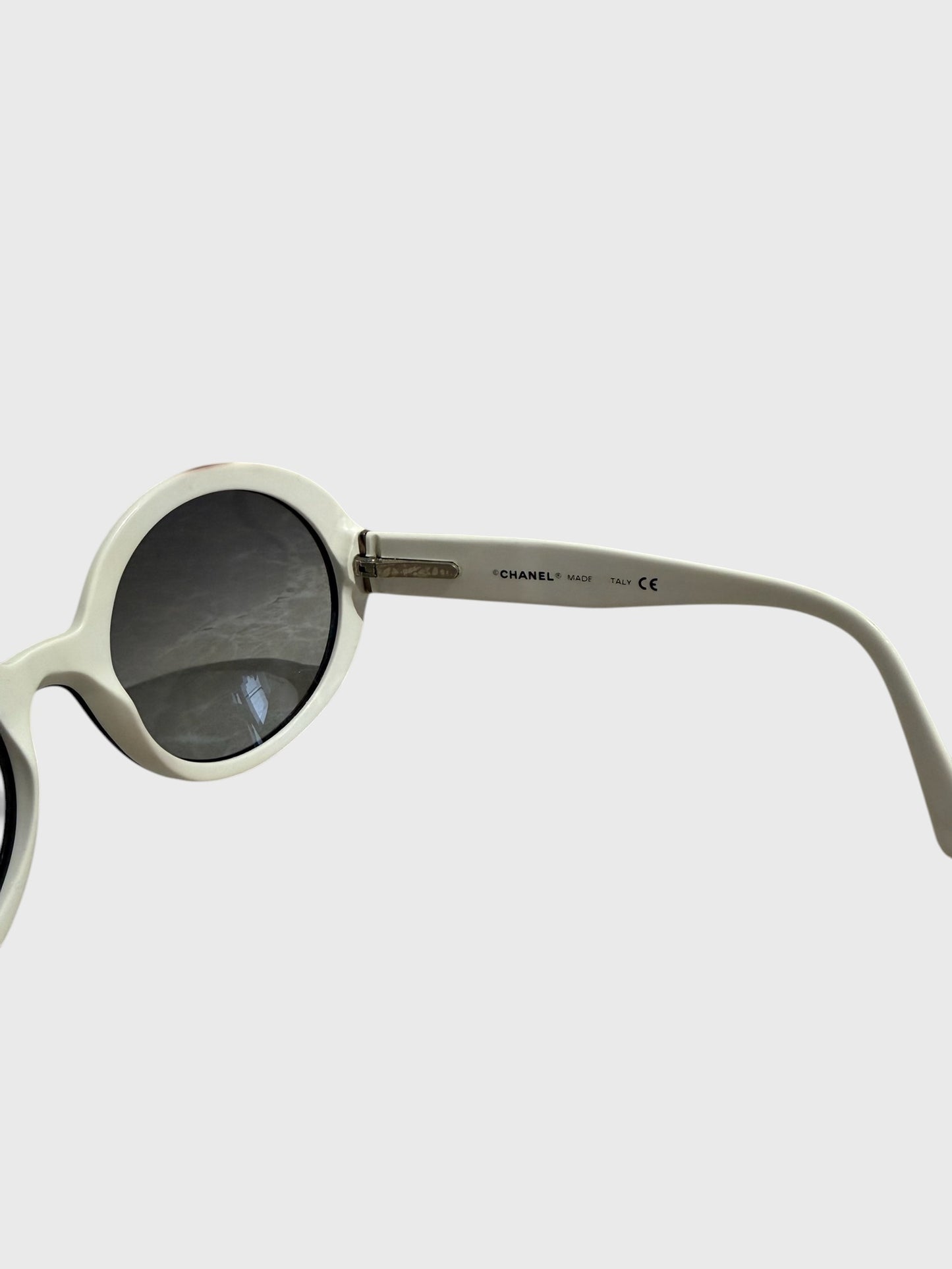 Lunettes de soleil Chanel noires