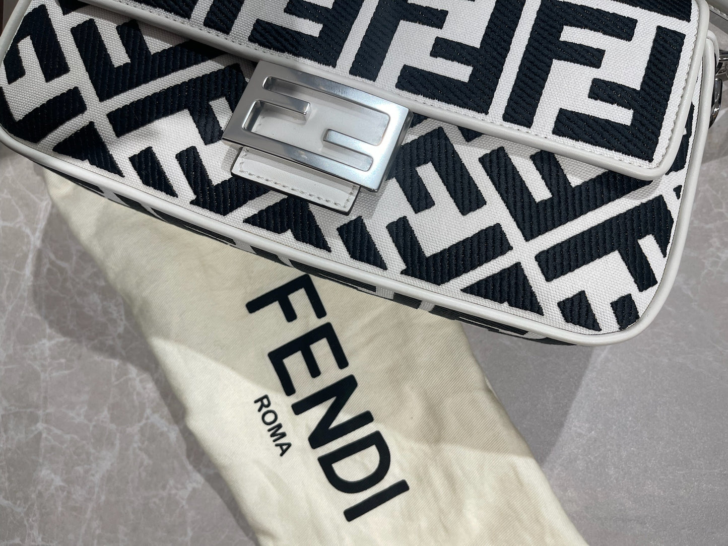 Sac Fendi Baguette NEUF