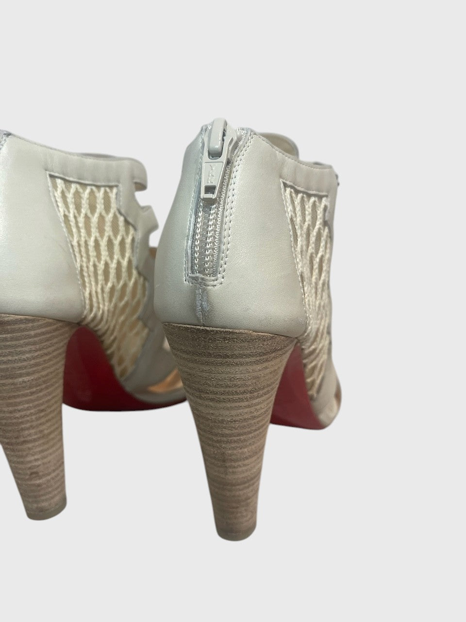 Sandales Christian Louboutin beiges T.36,5