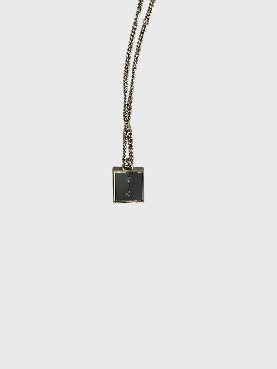 Collier Chanel carré CC