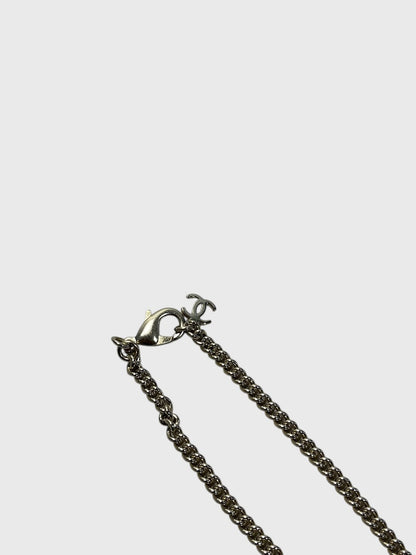 Collier Chanel carré CC