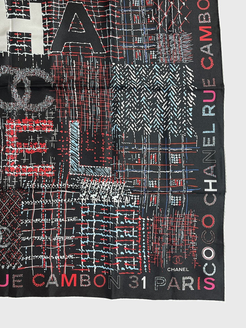 Foulard Chanel noir rouge