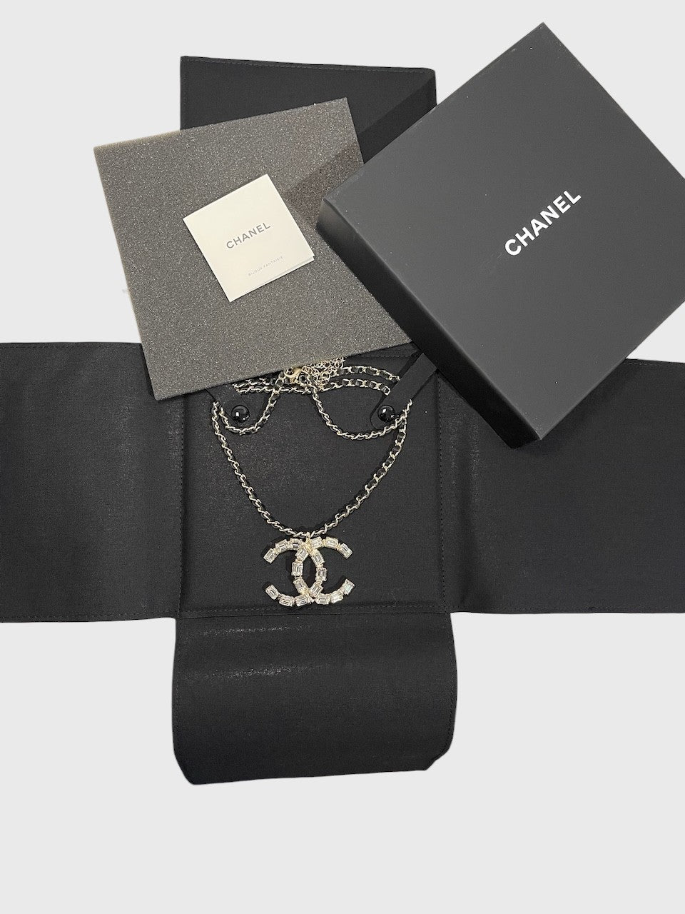 Collier Chanel CC