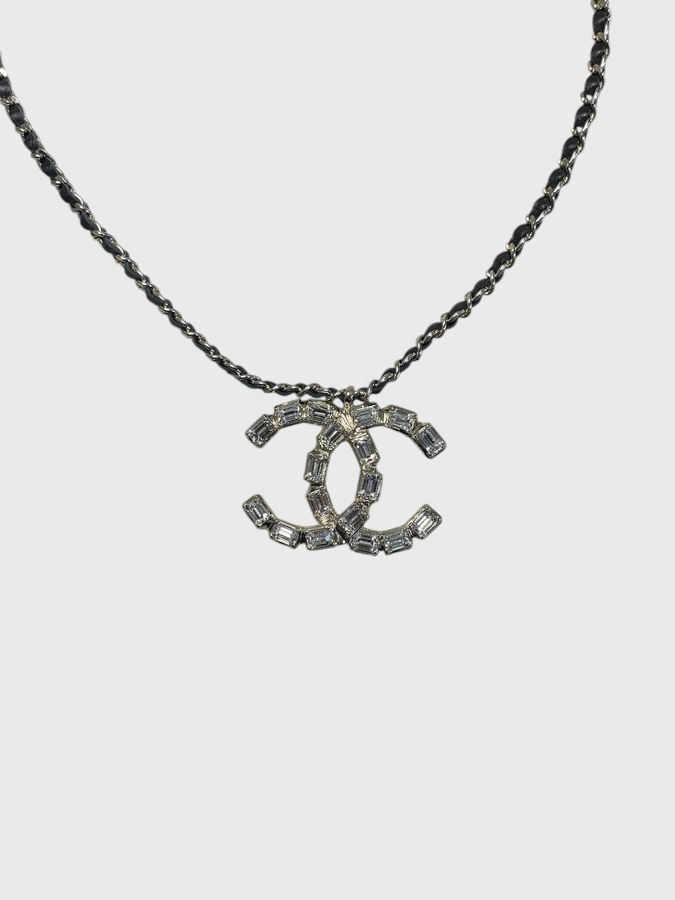 Collier Chanel CC