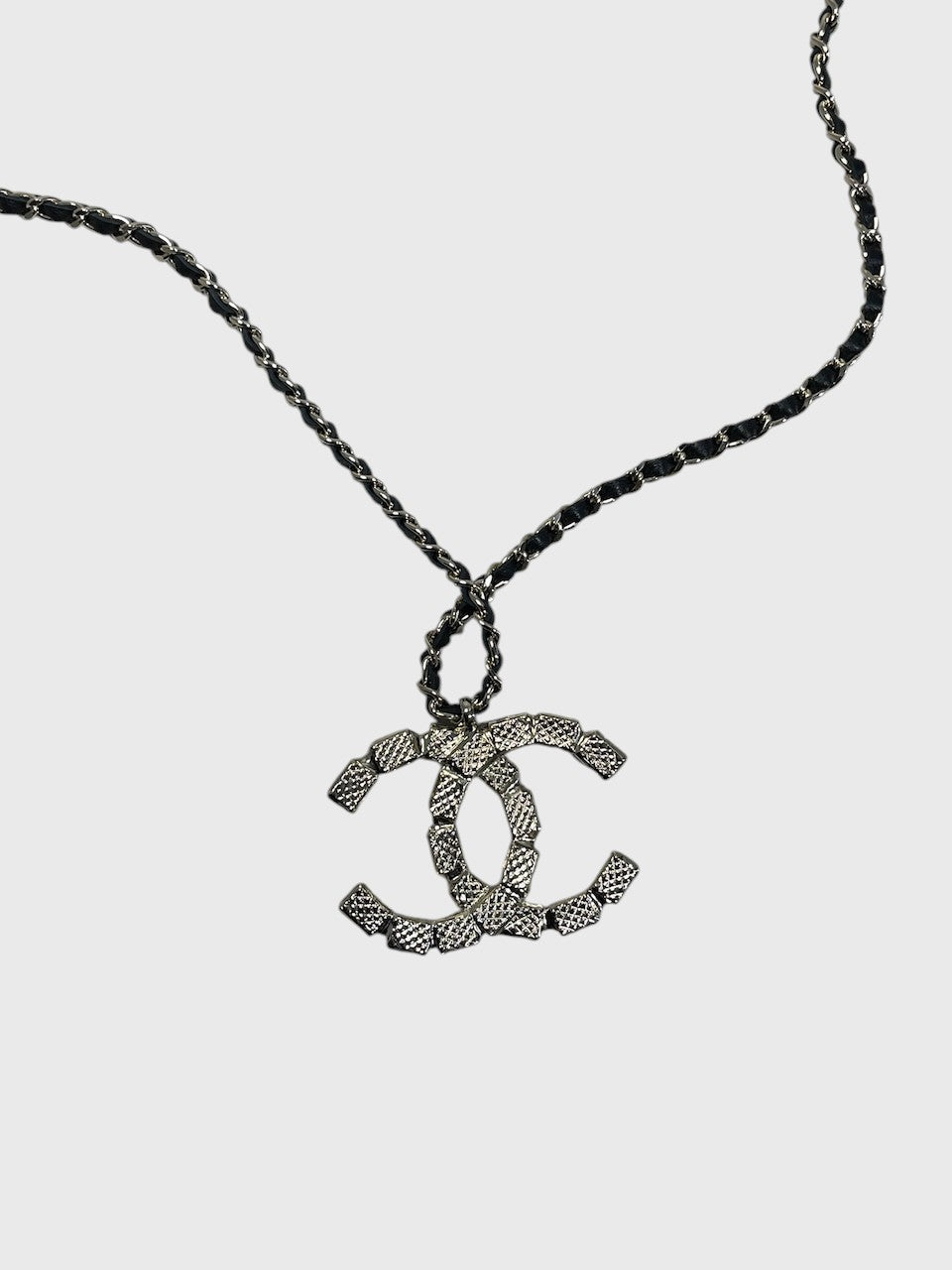 Collier Chanel CC
