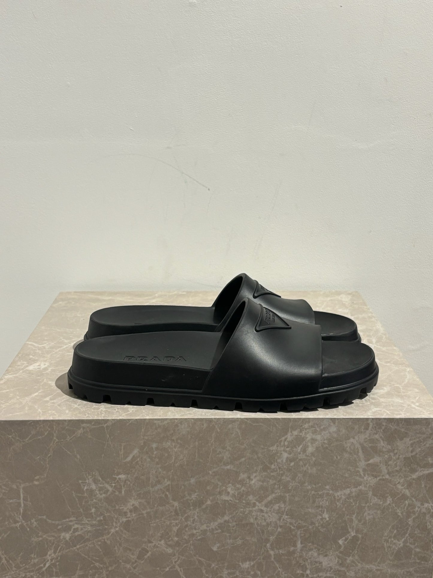 Mules Prada noires T.40