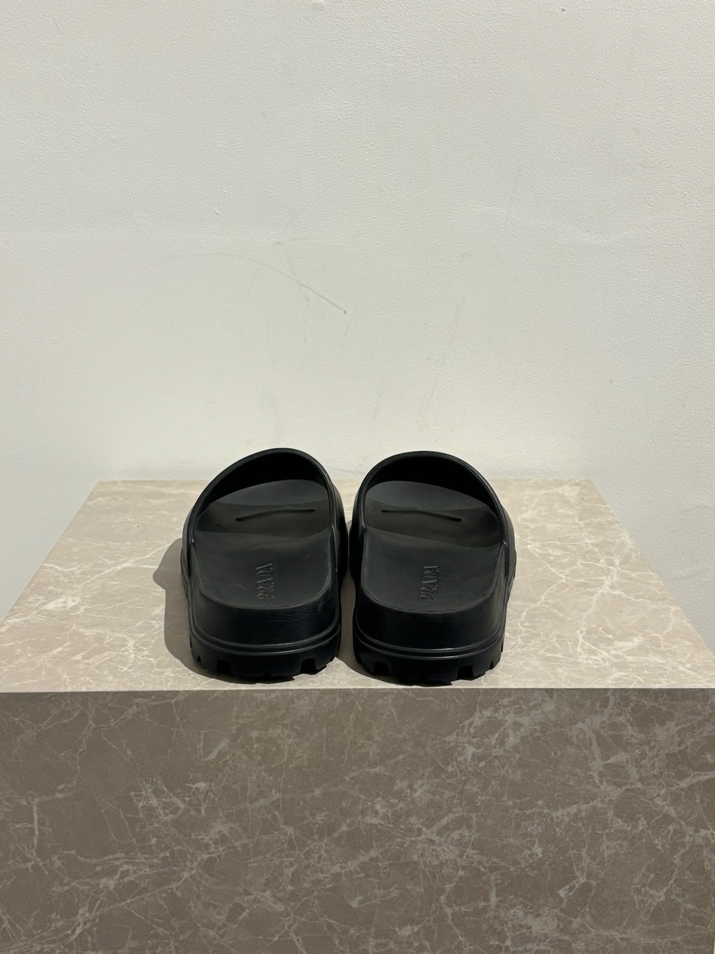 Mules Prada noires T.40