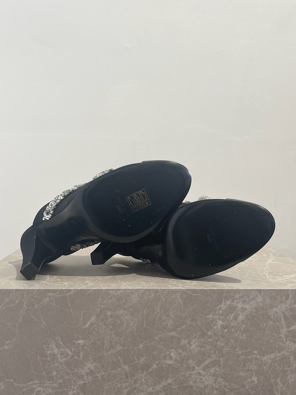 Mules Chanel noires T.38,5 NEUVES