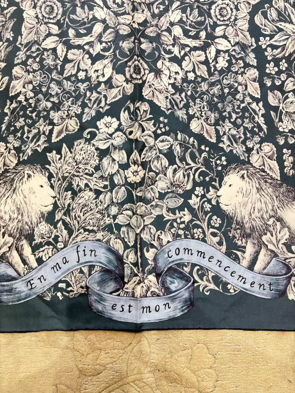 Foulard Dior bleu à fleurs