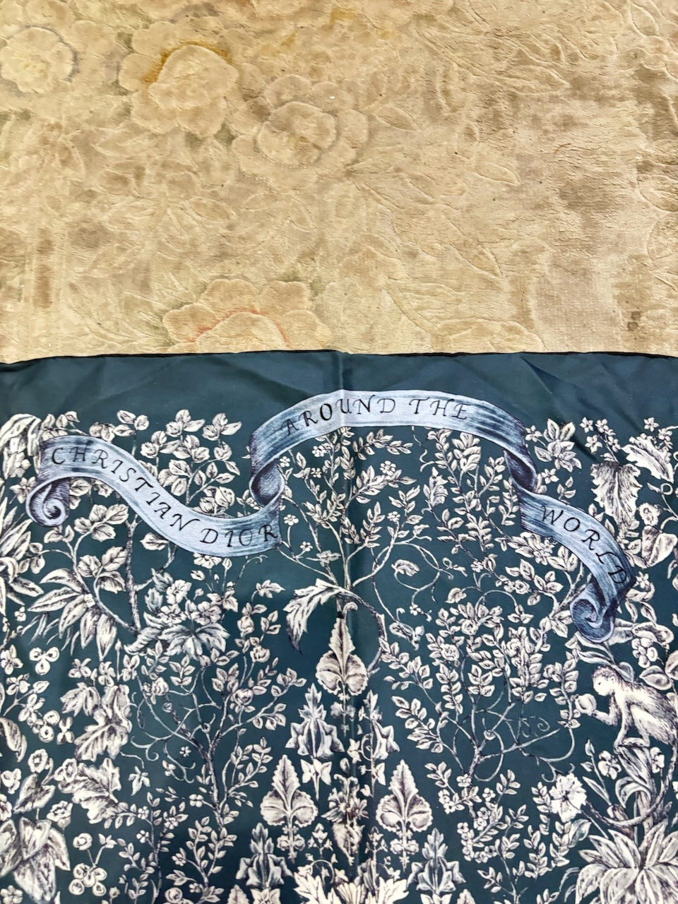 Foulard Dior bleu à fleurs