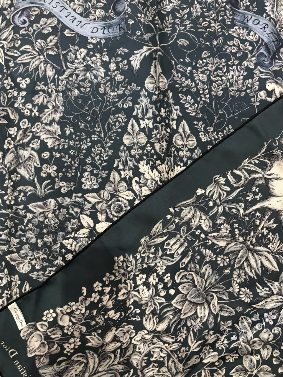 Foulard Dior bleu à fleurs
