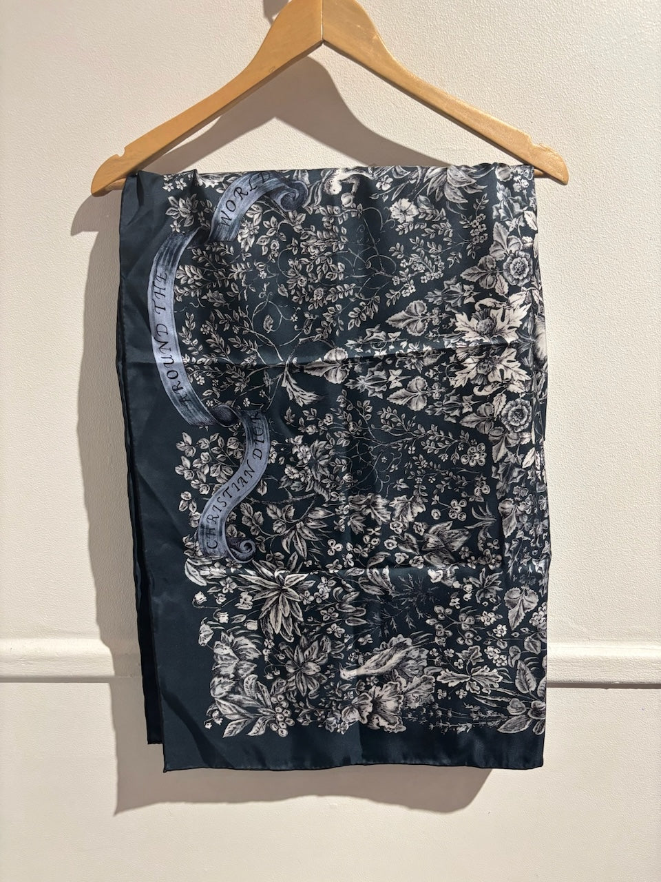 Foulard Dior bleu à fleurs
