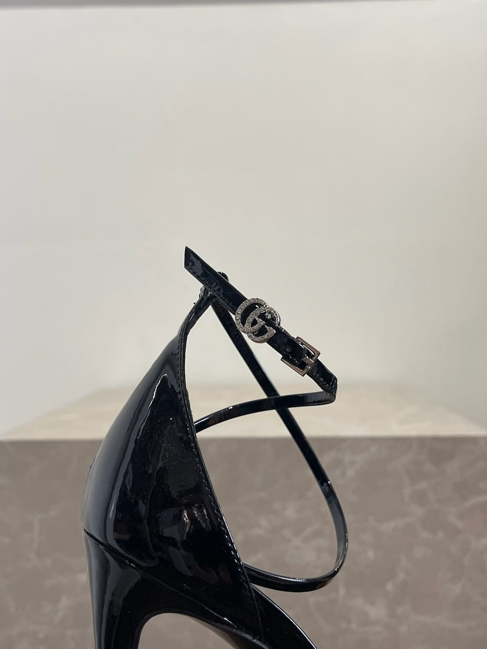 Sandales Gucci noires T.37,5 NEUVES
