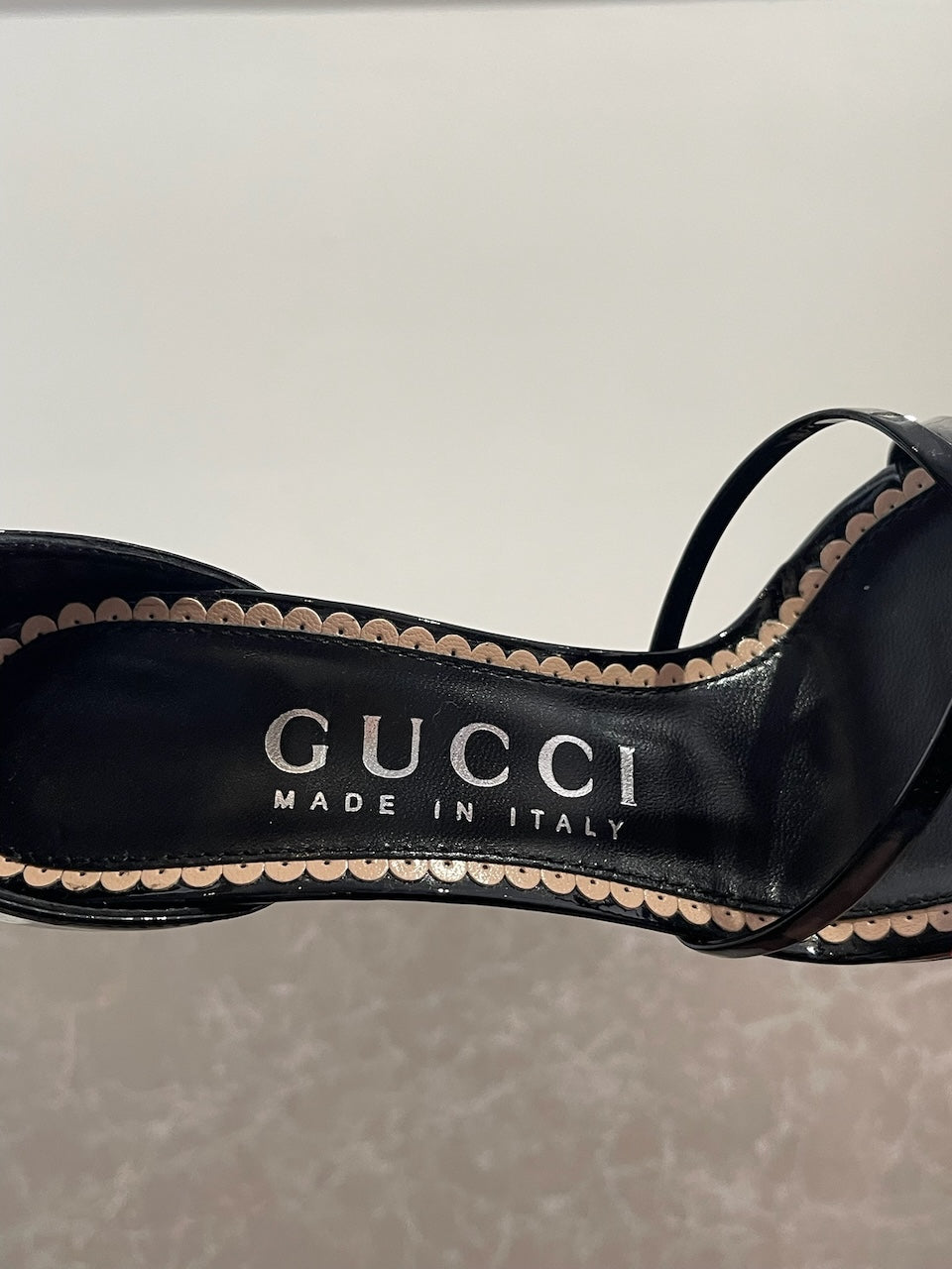 Sandales Gucci noires T.37,5 NEUVES