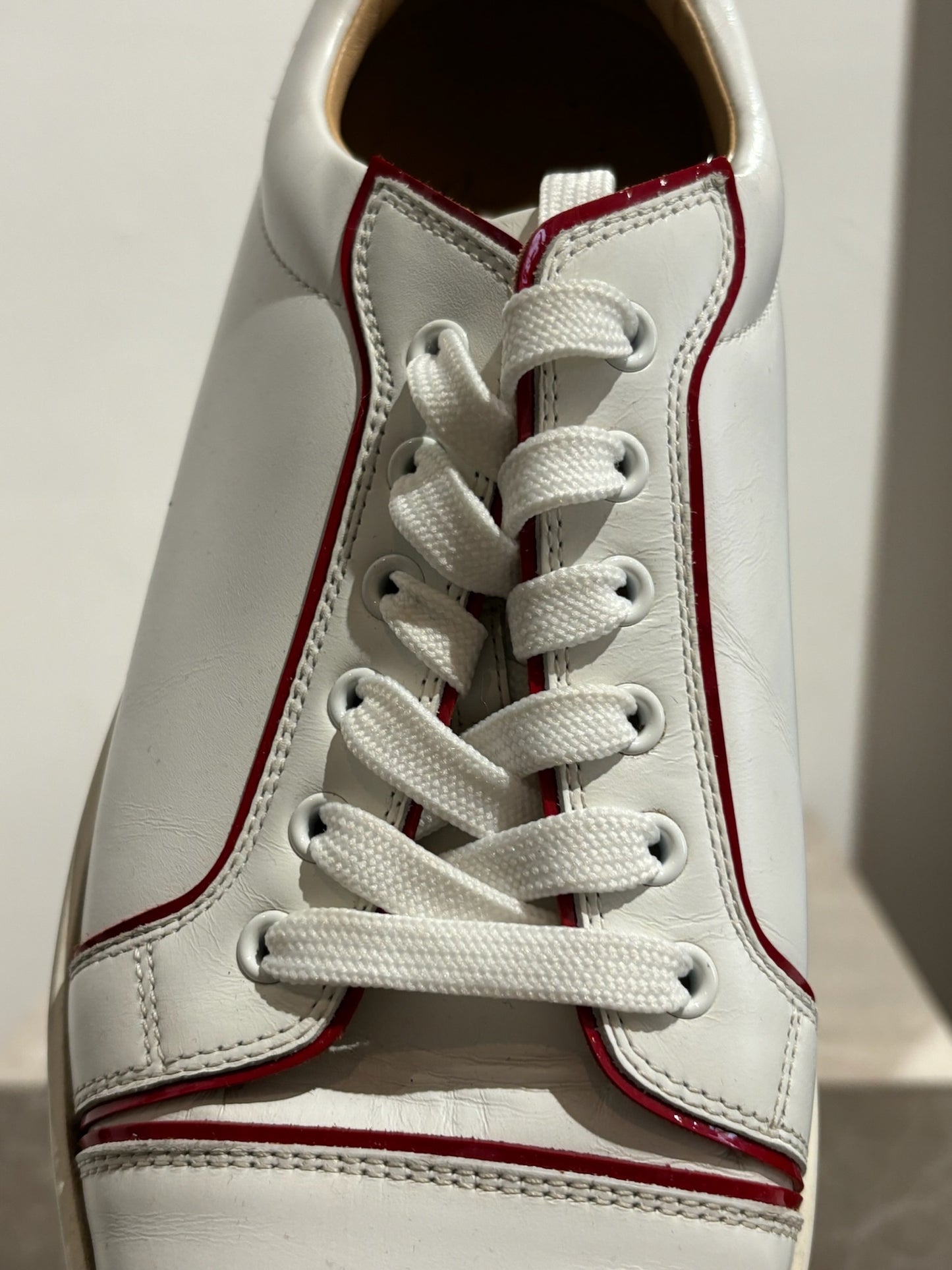 Baskets Louboutin blanc T.45