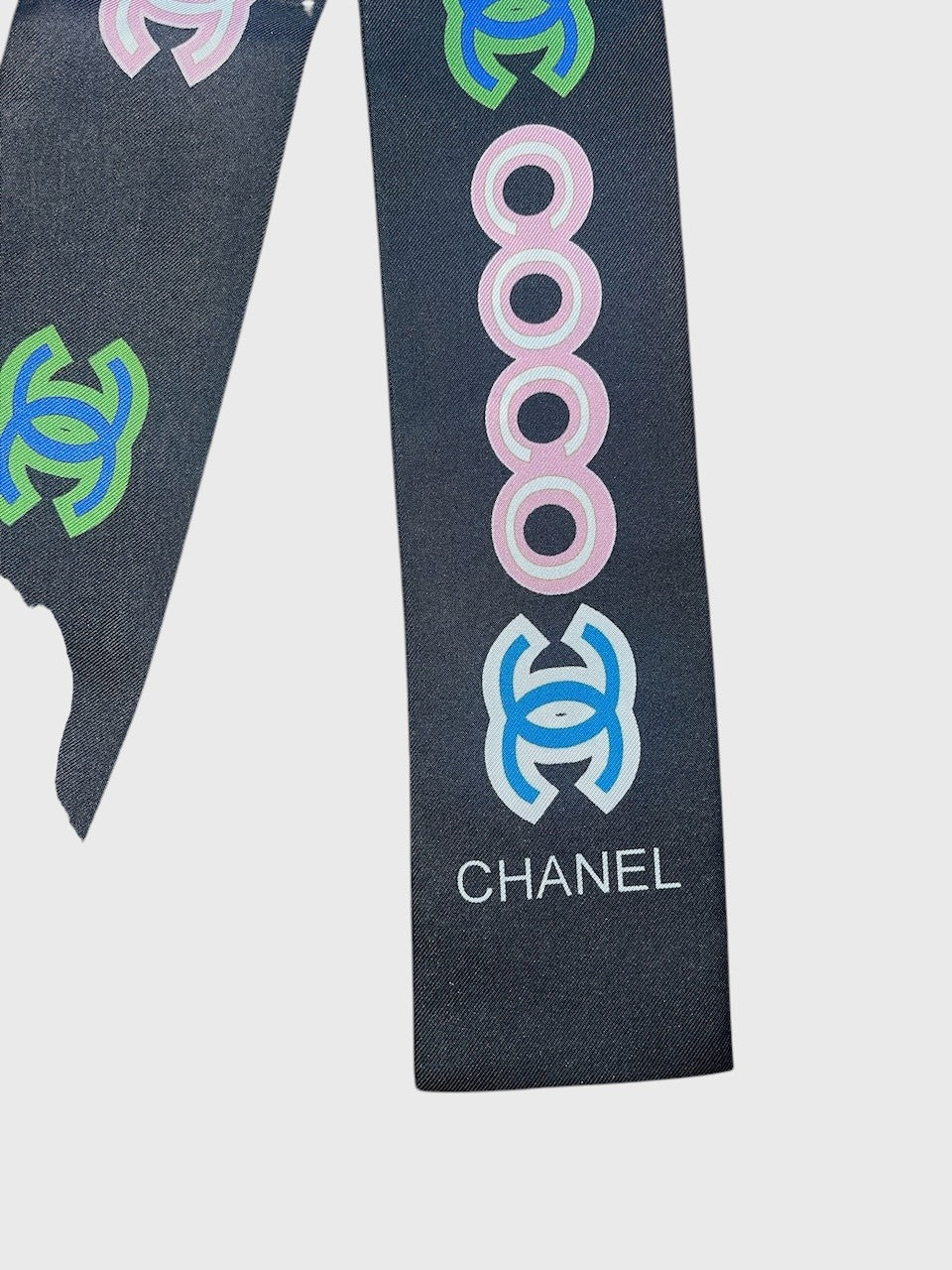 Foulard slim Chanel noir Coco