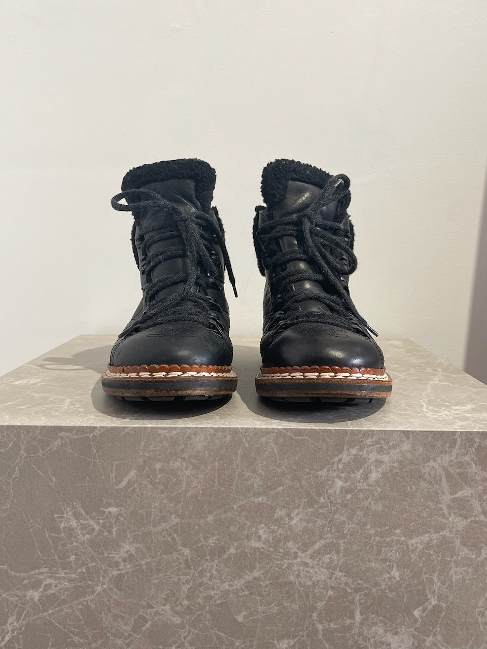 Bottines Chanel noires T.37