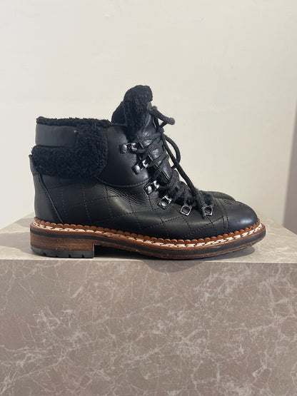 Bottines Chanel noires T.37