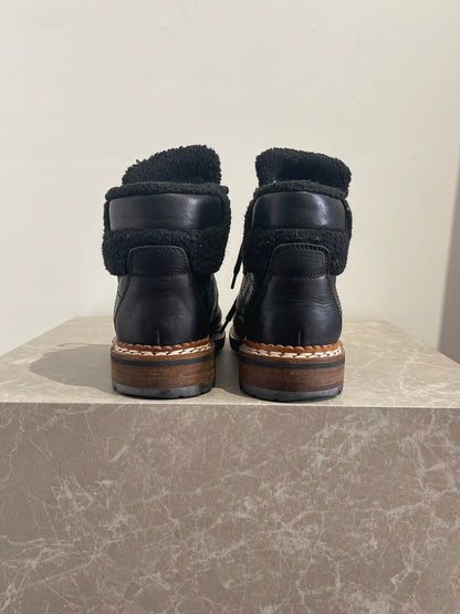 Bottines Chanel noires T.37